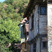 des maisons à encorbellement du village préféré des français