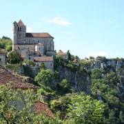 Saint Cirq Lapopie un village qui surplombe le fleuve le LOT