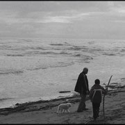 Grand-père et son petit-fils sur la plage - Valras (34)