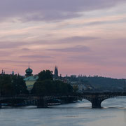 Karlsbrücke am frühen Morgen