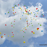 Bunte Ballons über Bremen