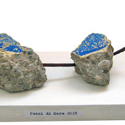 "pezzi di Mare" pezzi di cemento con tracce di colore trovati in riva al mare di Riccione cm25x11,5