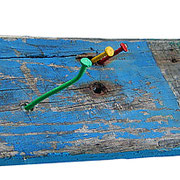 "regata" asse e chiodi colorati con acrilico recuperati alla Laguna del Mort (Eraclea) cm56x11,5