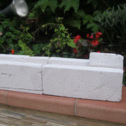 Esempio di mattone con cuneo di sostegno per realizzare pareti di abitazioni civili o industriali senza l'uso di malta o collante