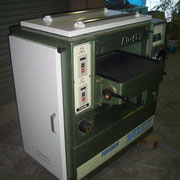 常盤工業AD-451自動一面かんな盤（３）定盤自動昇降、三枚刃。