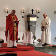 Anschließend werden Segensworte gesprochen,