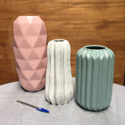 JARRON CERÁMICA ROSA, BLANCO Y CELESTE (SUR DISEÑO) /MEDIDAS: 35 CMS. ALTO ROSA- 26 CMS ALTO BLANCO - 25 CMS. ALTO CELESTE / Arriendo $ 12.000 ROSA, $8.000 CELESTE $7.000 BLANCO  / Garantía $ 25.000  MEDIANOS Y 35.000 GRANDE (ROSADO) 