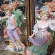 paire de personnages en biscuit 