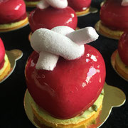 Himbeer Pistazientörtchen mit Marshmallowknoten