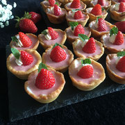 Erdbeeren Panne Cotta Tartelettes