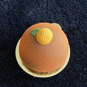 Orangen Törtchen auf Schoggiknusperbiskuit
