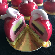 Himbeer Pistazientörtchen mit Marshmallowknoten