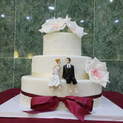 pastel boda con flor vino
