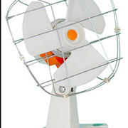 VENTILADOR SOBRE MESA BLANCO (FUNCIONA) / ARRIENDO 8.000 / GARANTIA 20.000