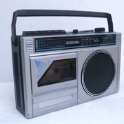 RADIO CASSETTE INTERNATIONAL/ REF: VAR- 0/ 1 unidad / Arriendo: $ 7.000 / Garantía: $ 30.000