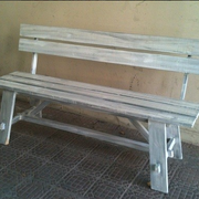 BANCA ESCAÑO MADERA CENIZA/ REF: VAR- 041/ 1 unidad / Arriendo: $ 15.000 / Garantiía: $ 85.000