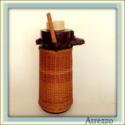 TERMO GRANDE RETRO MIMBRE  / REF: Coc-102 / 1 unidad / Arriendo: $ 10.000 / Garantía: $ 30.000