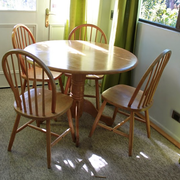 MESA COMEDOR REDONDA AMERICANA /  (REF: MUE-022) / MEDIDAS: 1,10 CMS. DIAMETRO / ARRIENDO: $25.000 / GARANTIA: $90.000 