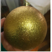 BOLAS GLITTER DORADAS / 10 CMS. DIAMETRO / 13 UNIDADES / ARRIENDO: $650 C/U / GARANTÍA: $1500 C/U