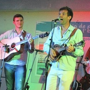 Les Vendredis du Parvis Pone en Royans Claude Rossat Banjo, Dorian Ricaux Guitare, Thierry Réocreux contrebasse.