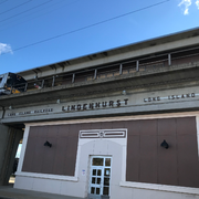 リンデンハーストの駅舎。