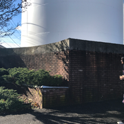 特派員の身長は162cm。