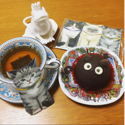 [Kuroneko no Instagram] 31/10/2016 Hora do chá Halloween ☕️🎃👻🐾 Bolo Kuroneko(gato preto) e saco de chá de gato😉 ✨Feliz Halloween pessoal 💕