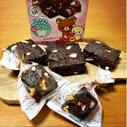[Kuroneko no Instagram] 13/04/2016 Fiz um brownie com Rilakkuma mistura de bolo 👍😉🍴