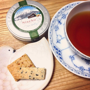 [Kuroneko no instagram] 07/05/2015 Tendo bom chá e biscoitos caseiros Eu gosto de noites tranquilas em casa