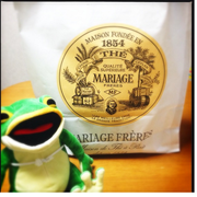[Kuroneko no Instagram] 04/01/2015 (Tenho um saco misterioso da MARIAGE FRÈRES loja de chá! Vamos ver o que tem dentro.)