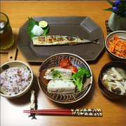 [Kuroneko no Instagram] 10/09/2016 Fiz grelhado de Sauro salgado para o jantar ✨🐟 No Japão, dizemos "apetite de outono", já que o outono é a melhor época para comer 🍴😋👍