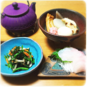 [Kuroneko no Instagram] 01/12/2015 Eu fiz oden para o jantar 😊👍 Oden é hot pot japonês com bolos de peixes, ovos, rabanete branco japonês em dashi (caldo) 🍢🍴 ‪#‎晩ごはん‬ ‪#‎instafood‬ ‪#‎読谷焼‬ ‪#‎與那原正守‬ ‪#‎安里貴美枝‬