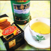 [Kuroneko no Instagram] 20/01/2015 Tendo um delicioso chá de Taiwan. Isso me leva de volta para a nossa tour em Taiwan. E um agradável biscoito de gengibre que vai bem com o chá! ☕