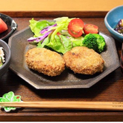 [Kuroneko no Instagram] 14/06/2016 Fiz Menchi Katsu (costeleta de carne) para o jantar 🍽 Descobrir que é muito bom! ️😋