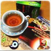 [KURONEKO no Instagram] 21/03/2015 Tomando um bom, delicioso e temperado chai turco.  Gostaria de experimentar doces ao redor do mundo. #teatime #turkey #wedgwood #美味しいちゃん
