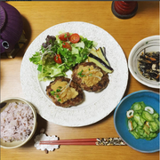 [Kuroneko no Instagram] 29/03/2016 Jantar de hoje 🍴 Hamburger bife em estilo japonês 😊👍