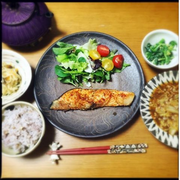 [Kuroneko no Instagram] 08/04/2016 Fiz bife de salmão para o jantar 😉🍴🐟