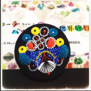 [Kuroneko no instagram] 18/05/2015 Tenho um novo broche! Amo este design bordado.