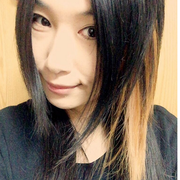 [Kuroneko no Instagram] 10/10/2015 A cor do meu cabelo está desaparecendo. Então, talvez eu pinte meu cabelo de vermelho novamente 🍁🌹🐾