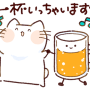 ジョッキのビールとスキップしながら一杯いっちゃいます？と誘っている白い猫にゃーしろ