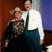 La Poeta Laura Obregón y Juan Carlos Romero Hicks Ex gobernador de Guanajuato