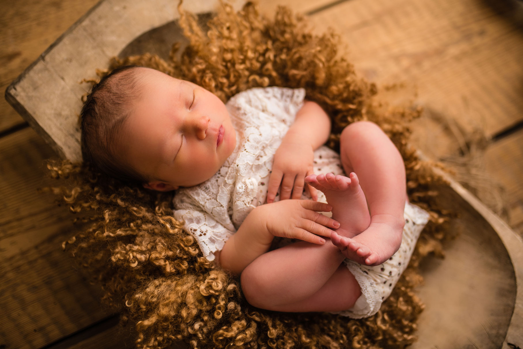 newbornshoot met handjes