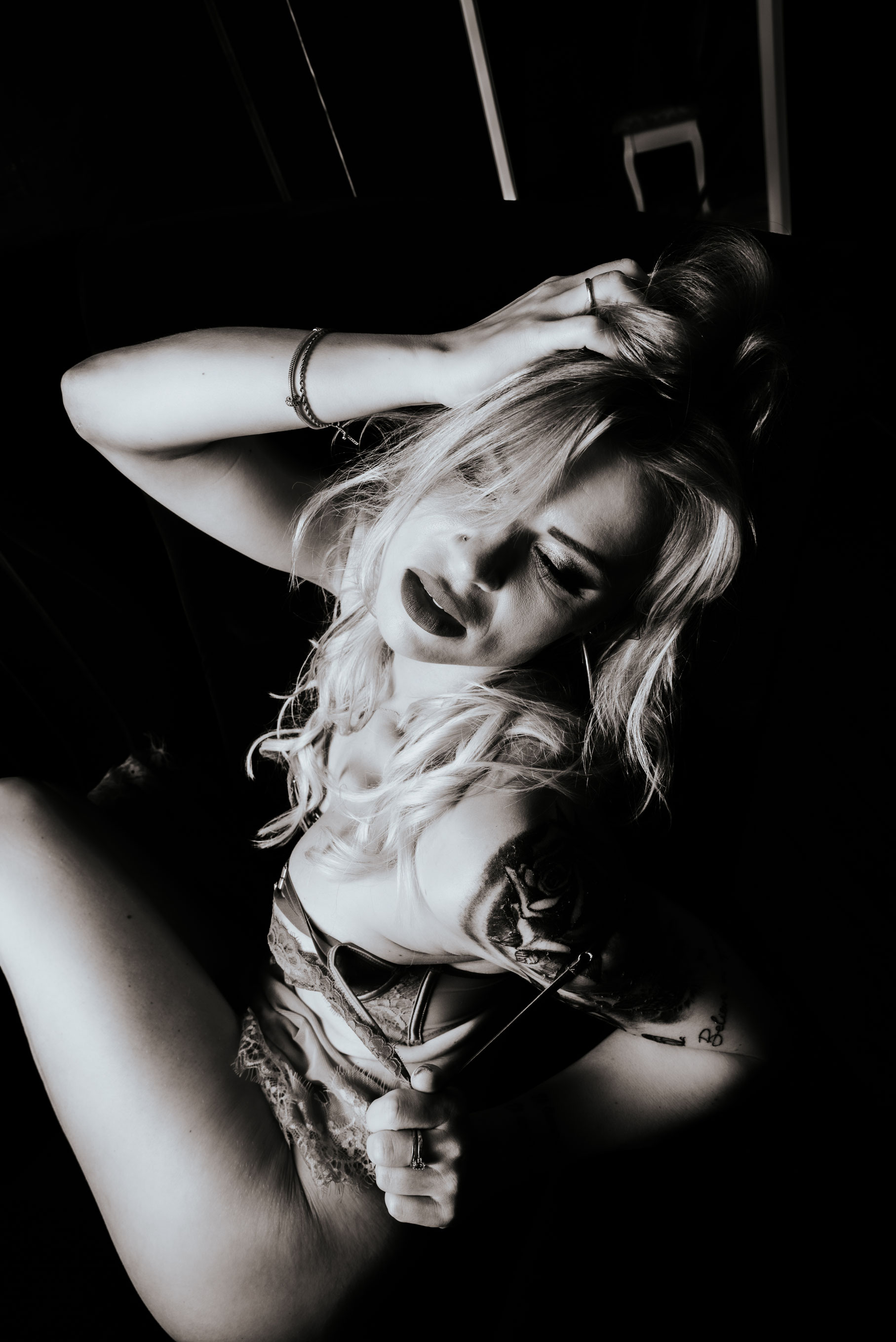 boudoir shoot in zwart-wit