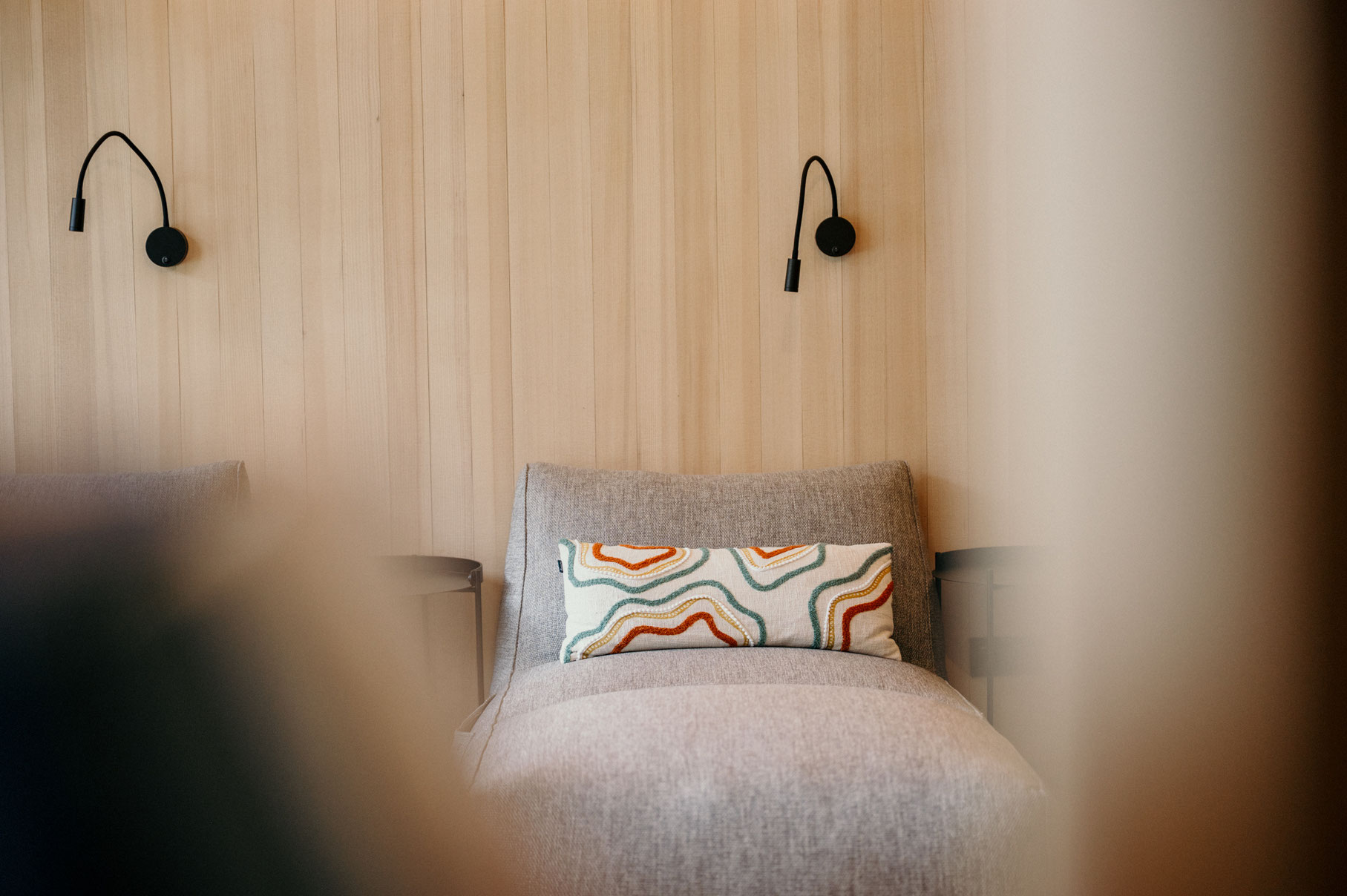 Kurblhof in Leutasch – a soulful hideaway built from wood, light, and intention. Surrounded by nature, designed with care, and hosted with heart. Member of Mountain Hideaways. ©Marika Unterladstätter