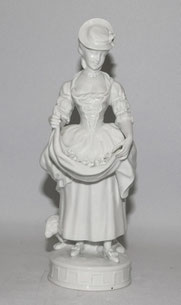 Porzellan Figur Dame mit Schaf und Blumen Weiß Unterweissbach H. 21,0cm, € 110,00