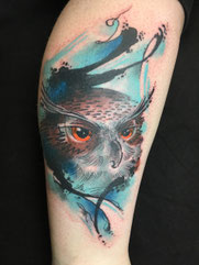 farbenfrohes aquarell tattoo design inspiriert von moderner kunst