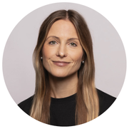 Mara, Social Media Expertin