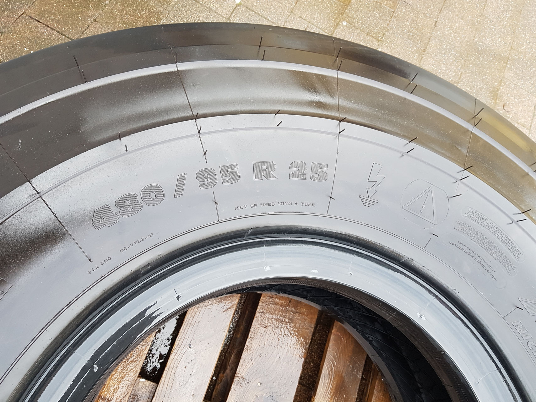 480-95r25-206-a5-michelin-x-straddle-kran-stapler-top-zustand