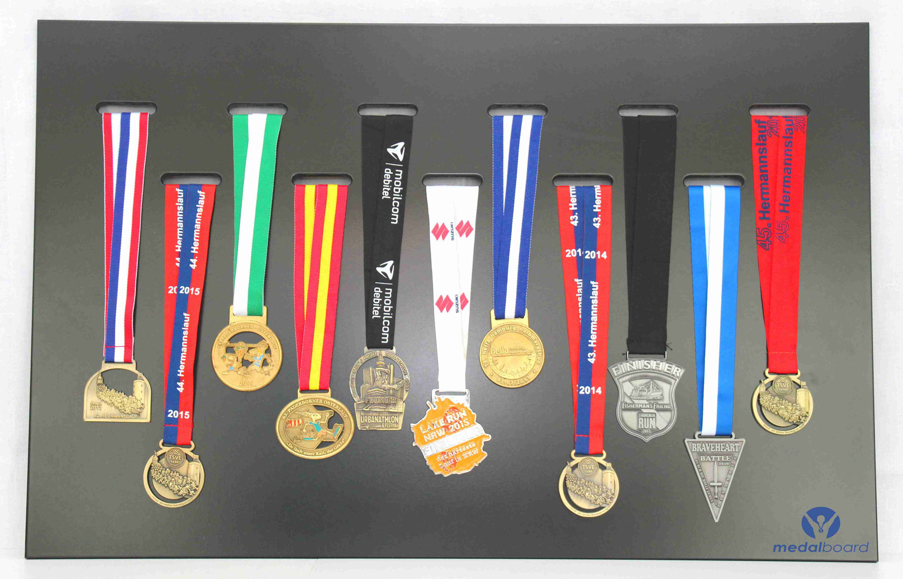 Be Proud Show Your Medal Tell Your Story Medalboards Individuelle Aufbewahrung Und Aufsteller Fur Medaillen Sowie Schleifen
