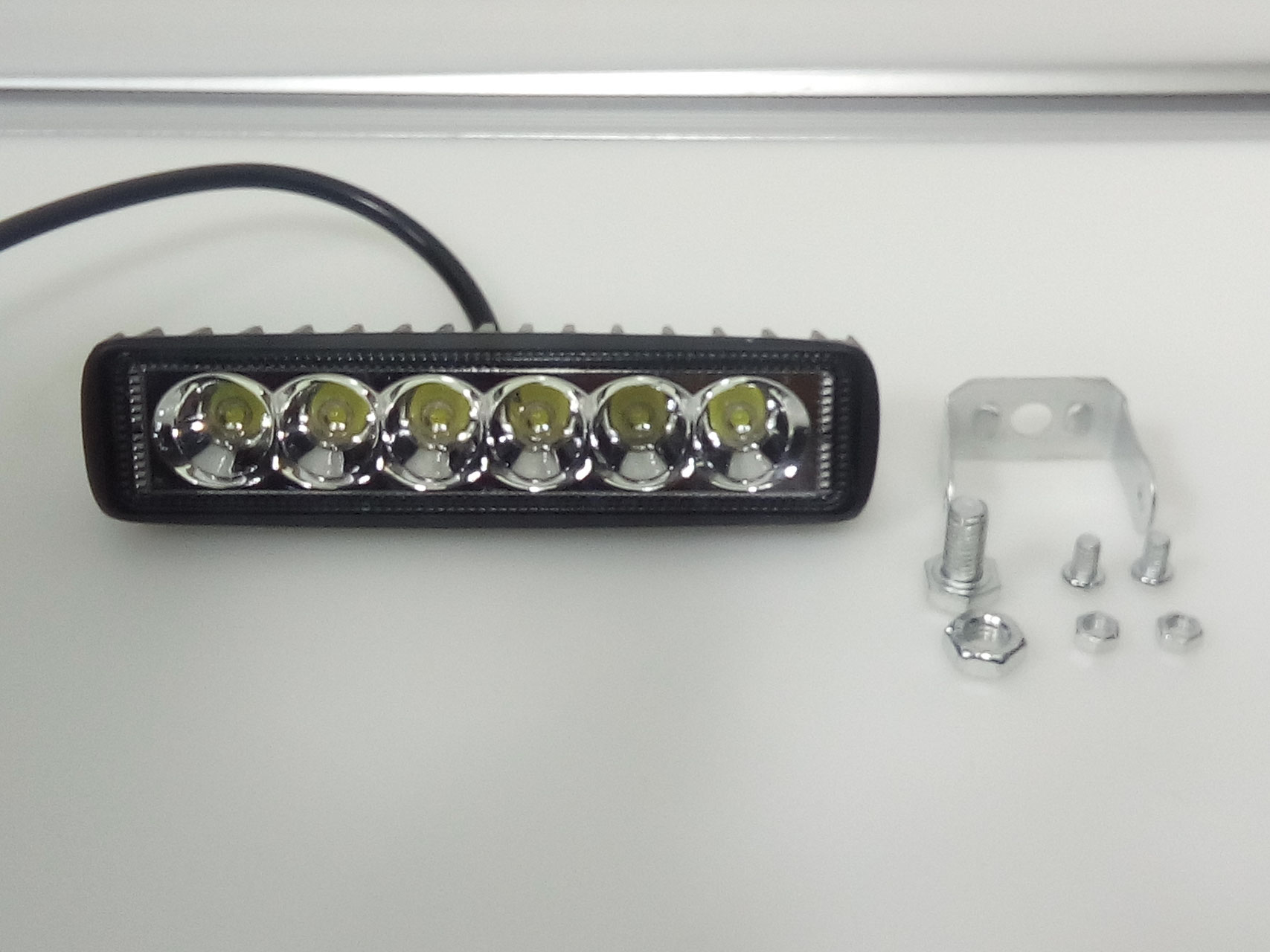 10 Watt LED Strahler 12 bis 24 Volt 6000K kalt-weiß, 12,99 €